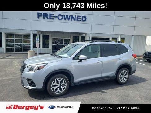Used 2022 Subaru Forester Premium image 1