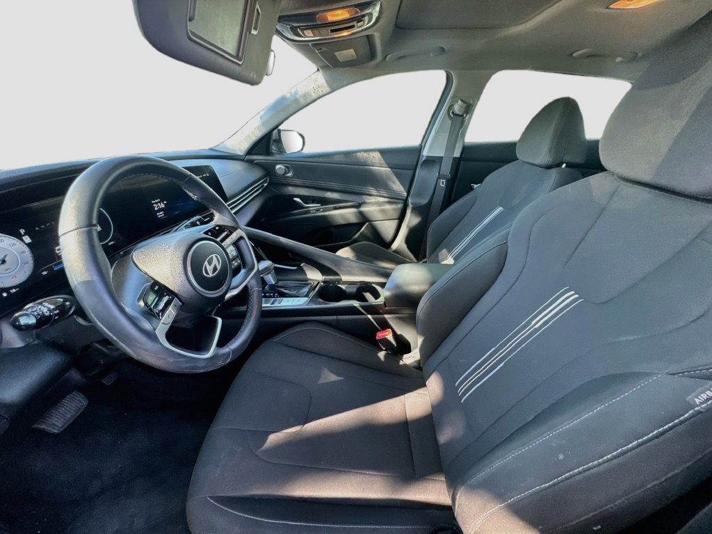 Used 2025 Hyundai Elantra SEL FWD image 21