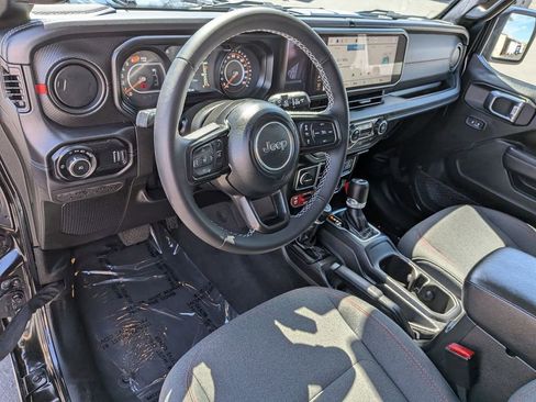 Used 2025 Jeep Wrangler Unlimited Rubicon image 14