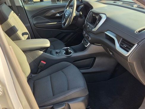 Used 2022 GMC Terrain SLE w/ Driver Convenience Package image 13