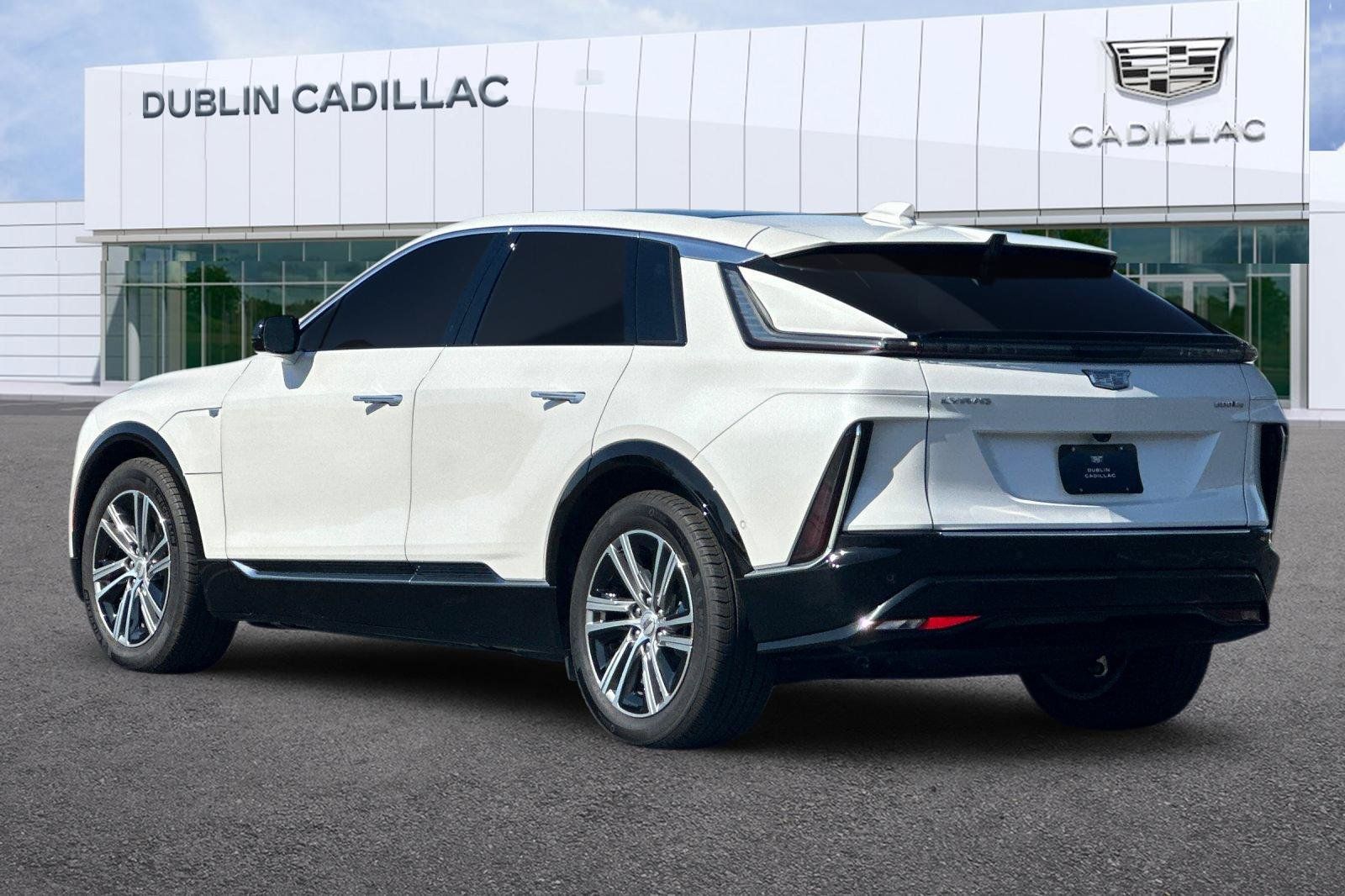 Used 2025 Cadillac Lyriq Luxury AWD/4WD image 6