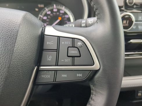 Used 2022 Toyota Highlander XLE image 32