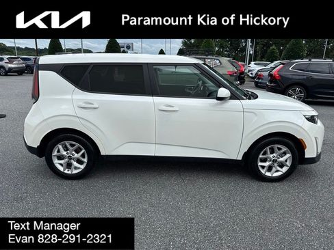Used 2023 Kia Soul LX w/ Option Group 015 FWD image 8