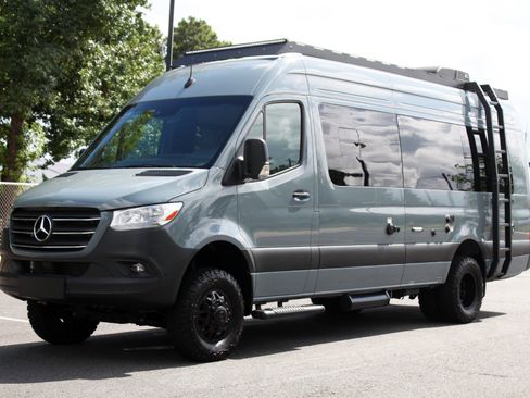 Used 2024 Mercedes-Benz Sprinter 3500 image 4