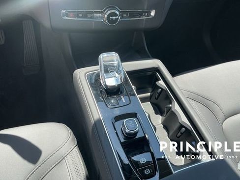 Certified 2025 Volvo XC90 B5 Plus image 17