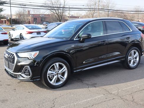 Used 2023 Audi Q3 2.0T Premium w/ Convenience Package image 1