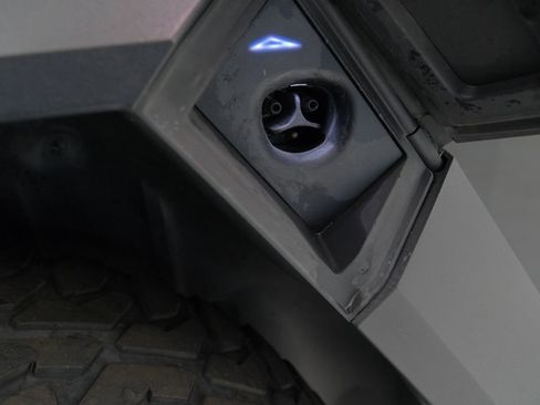 Used 2024 Tesla Cybertruck AWD Crew Cab image 77