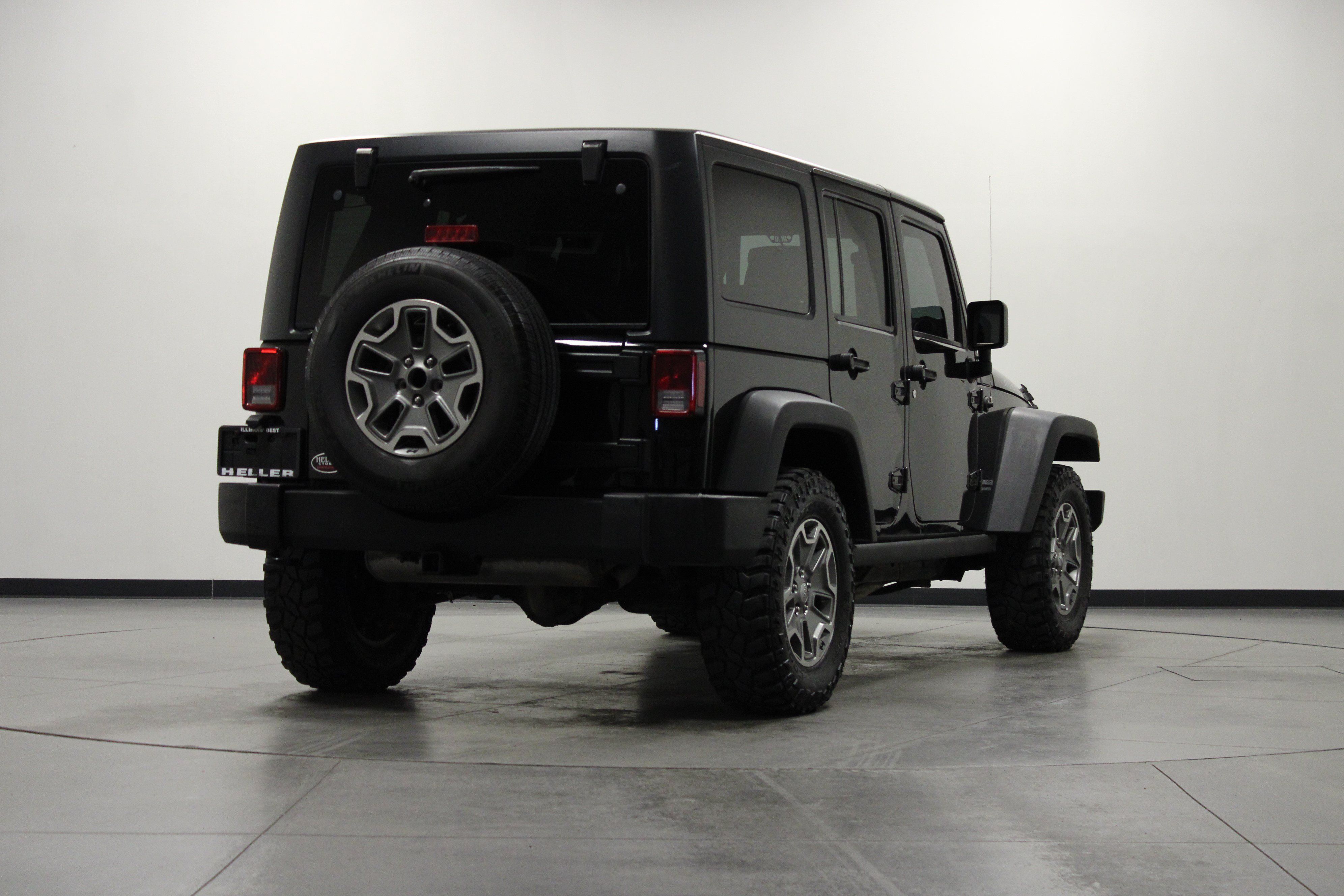 Used 2016 Jeep Wrangler Unlimited Rubicon w/ Max Tow Package AWD/4WD image 4