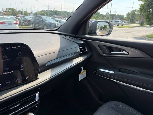 New 2026 Chevrolet Traverse LT w/ Midnight/Sport Edition FWD image 19