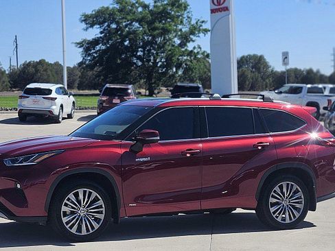 Used 2021 Toyota Highlander Platinum AWD/4WD image 23