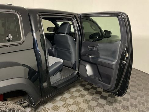 Used 2021 Toyota Tacoma TRD Off-Road AWD/4WD image 32