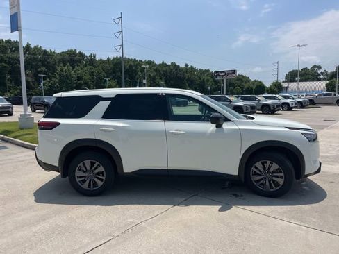 Used 2024 Nissan Pathfinder S FWD image 7