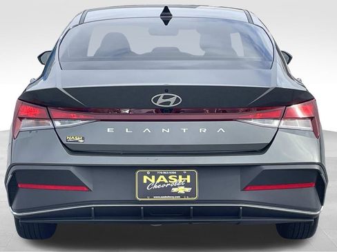 Used 2024 Hyundai Elantra SEL image 4