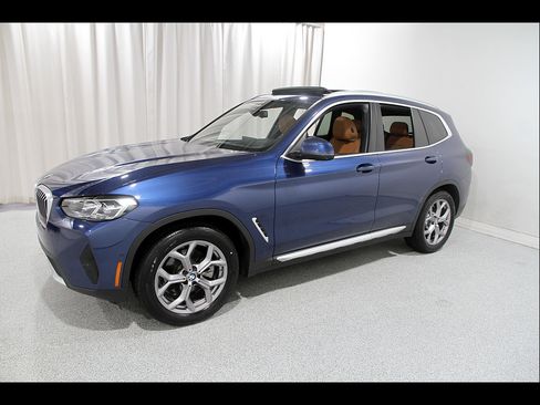 Used 2023 BMW X3 xDrive30i w/ Premium Package AWD/4WD image 3