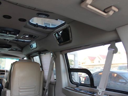 Used 2006 Chevrolet Express 1500 RWD image 39