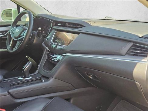 Used 2017 Cadillac XT5 Luxury w/ Driver Awareness Package FWD image 19