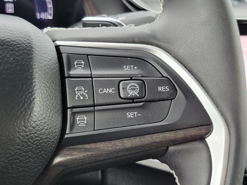Used 2026 Jeep Grand Cherokee Limited AWD/4WD image 13