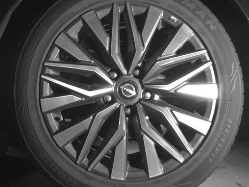 Used 2025 Nissan Altima 2.5 SV FWD image 14