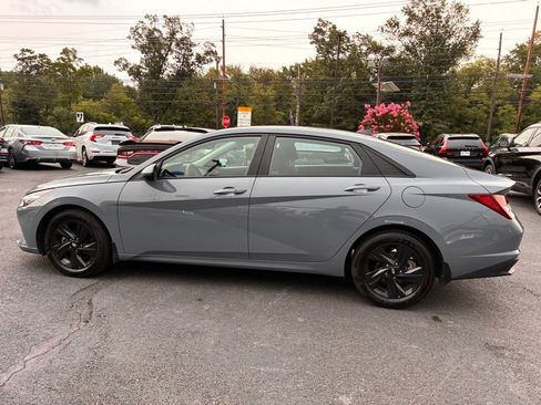 Used 2022 Hyundai Elantra SEL FWD image 4