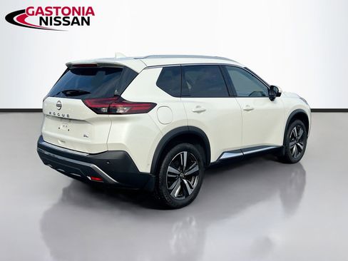 Used 2023 Nissan Rogue SL w/ SL Premium Package image 9