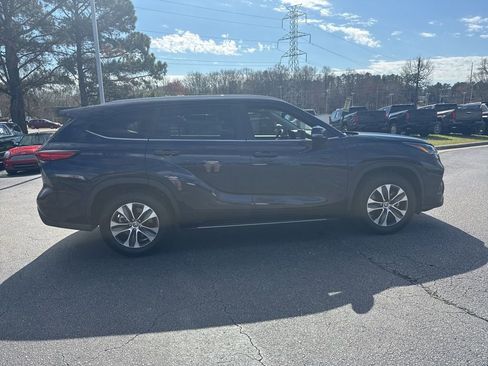 Used 2023 Toyota Highlander XLE image 6