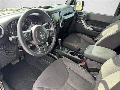 Used 2015 Jeep Wrangler Unlimited Rubicon w/ Connectivity Group image 8