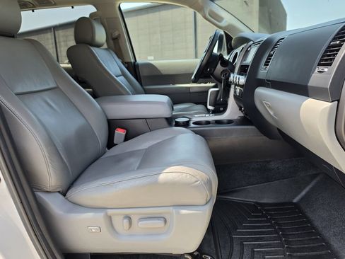 Used 2016 Toyota Sequoia Limited w/ Safety & Convenience Package RWD image 32