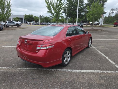 Used 2011 Toyota Camry SE w/ SE Extra-Value Pkg #1 FWD image 3