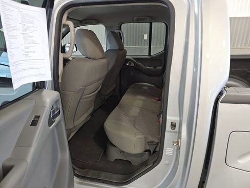 Used 2019 Nissan Frontier SV image 16