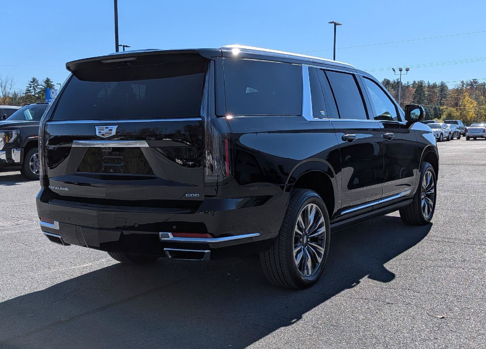 Used 2025 Cadillac Escalade ESV Premium Luxury AWD/4WD image 7