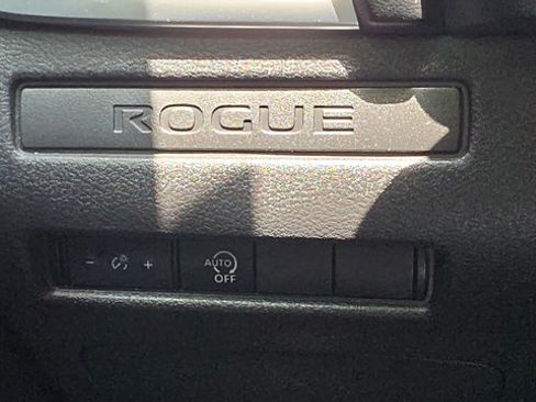 Used 2023 Nissan Rogue S AWD/4WD image 14