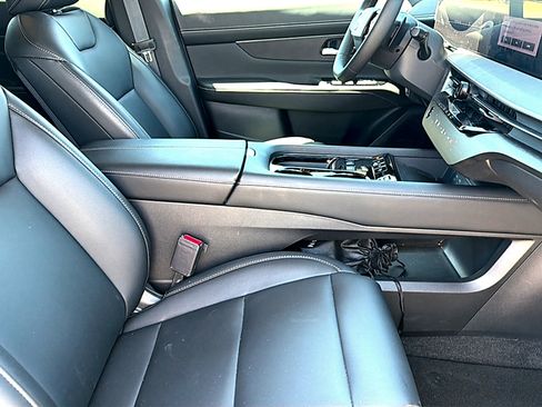 Used 2025 Nissan Murano SV AWD/4WD image 23