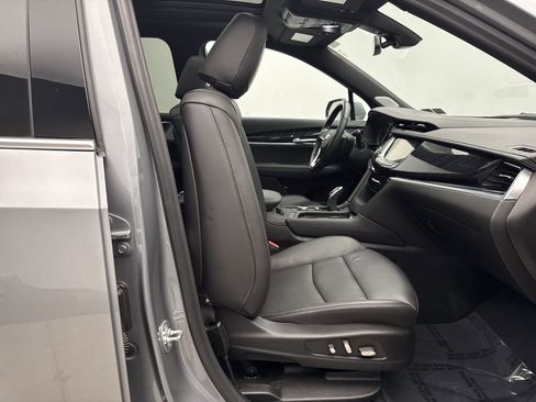 Used 2025 Cadillac XT6 Premium Luxury image 19