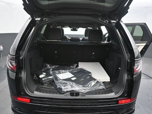 Used 2025 Land Rover Discovery Sport Dynamic SE image 14