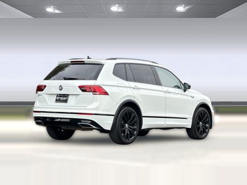 Used 2020 Volkswagen Tiguan SE R-Line FWD image 9