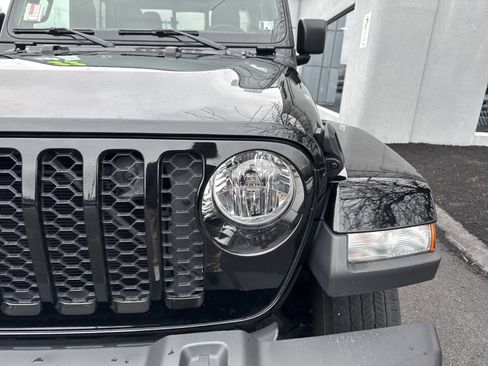 Used 2022 Jeep Gladiator Sport image 10