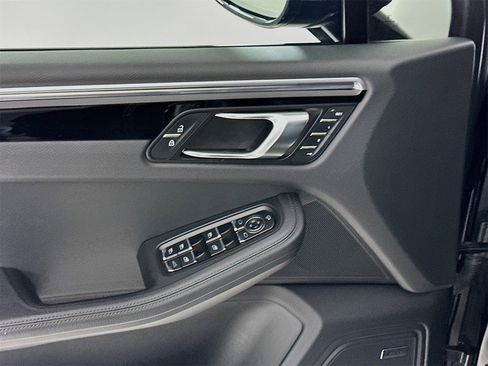 Used 2023 Porsche Macan Turbo image 19
