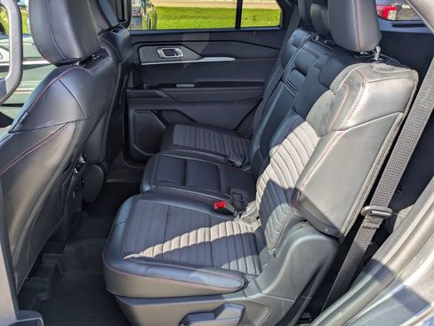 Used 2025 Ford Explorer ST-Line w/ Premium Package RWD image 7