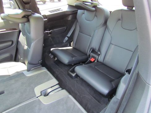 Used 2017 Volvo XC90 T6 Momentum w/ Vision Package AWD/4WD image 13