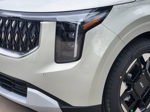 New 2026 Kia Carnival EX FWD image 7