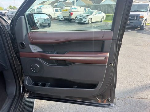 Used 2022 Ford Expedition Limited AWD/4WD image 41