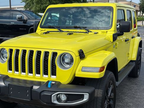 Used 2023 Jeep Wrangler Unlimited Sahara w/ Cold Weather Group AWD/4WD image 7