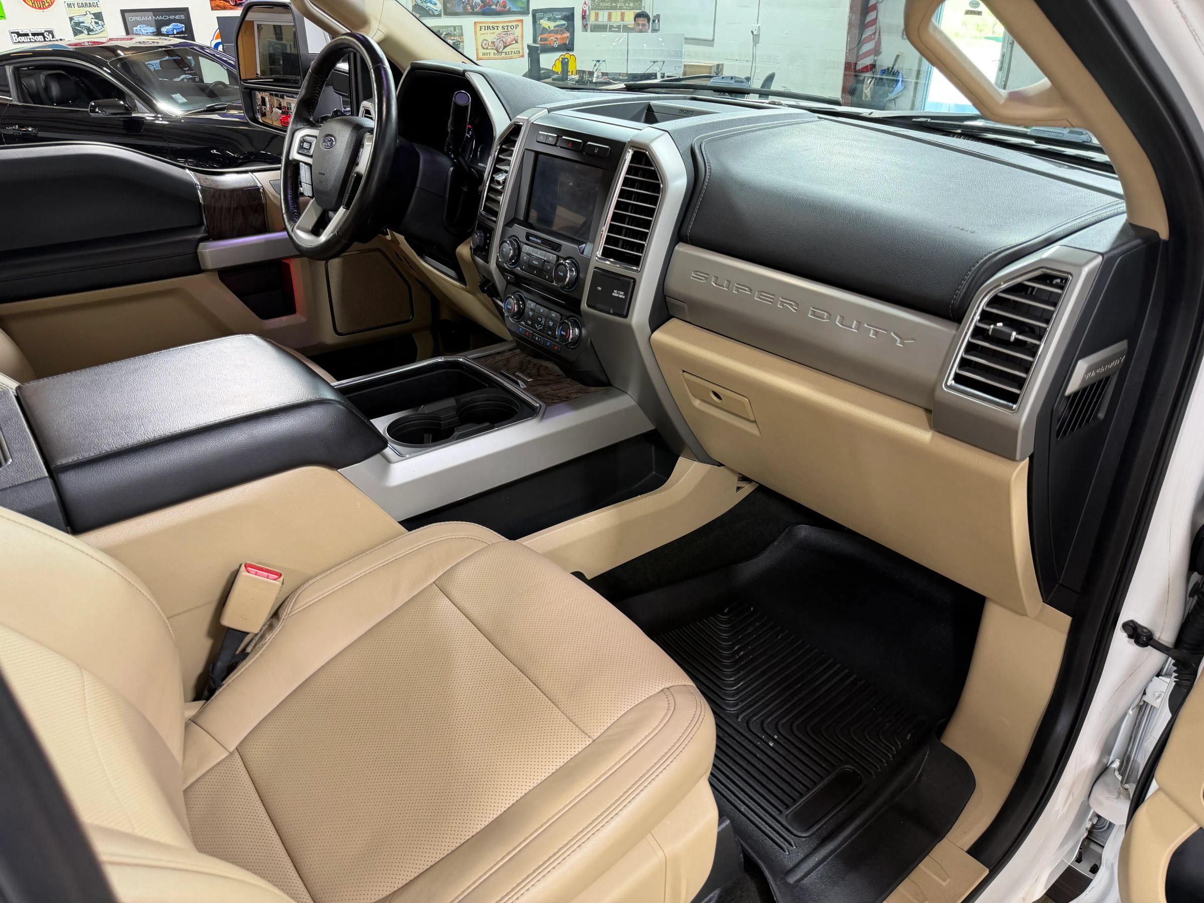 Used 2017 Ford F350 Lariat w/ Lariat Ultimate Package AWD/4WD image 21