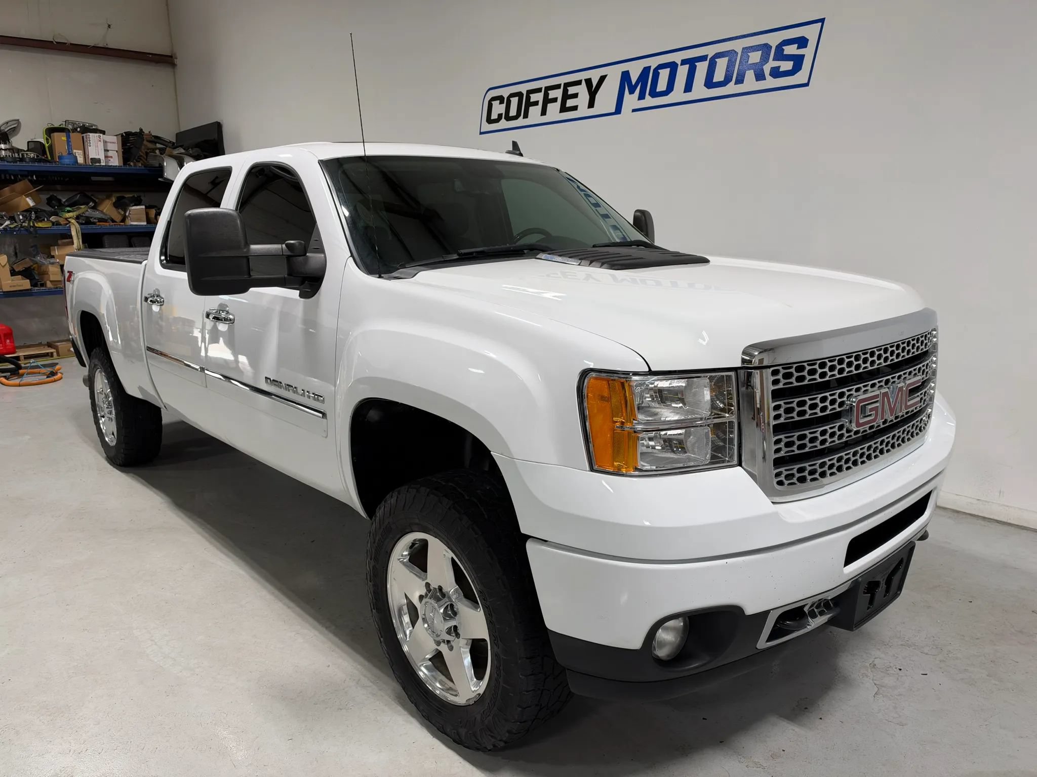 Used 2012 GMC Sierra 2500 Denali w/ Suspension Package, Off-Road AWD/4WD image 9