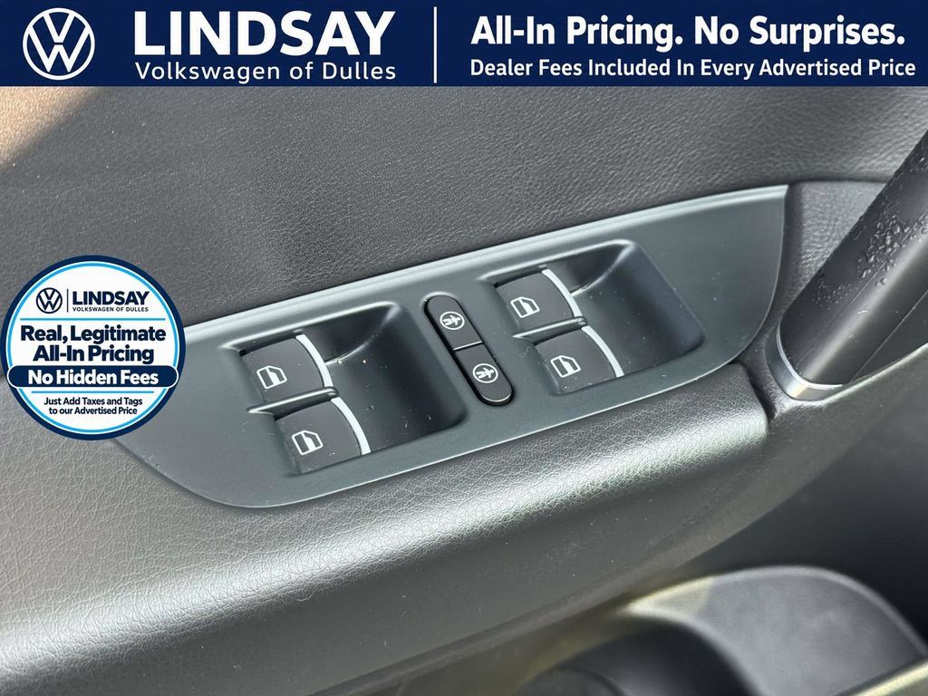 Used 2016 Volkswagen Touareg TDI AWD/4WD image 10