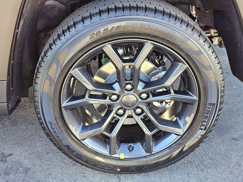 New 2025 Jeep Grand Cherokee Limited image 9