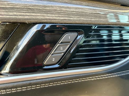 Used 2022 Jeep Wagoneer Series III RWD image 13