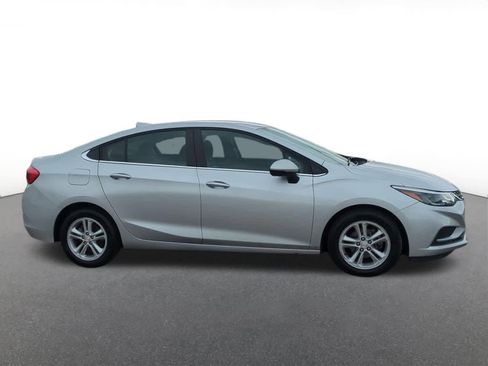Used 2018 Chevrolet Cruze LT w/ Convenience Package image 7