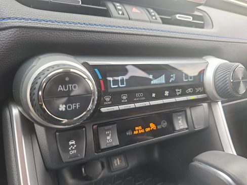 Used 2025 Toyota RAV4 XSE AWD/4WD image 24