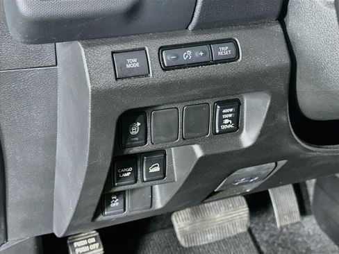 Used 2023 Nissan Frontier SV w/ Technology Package AWD/4WD image 17